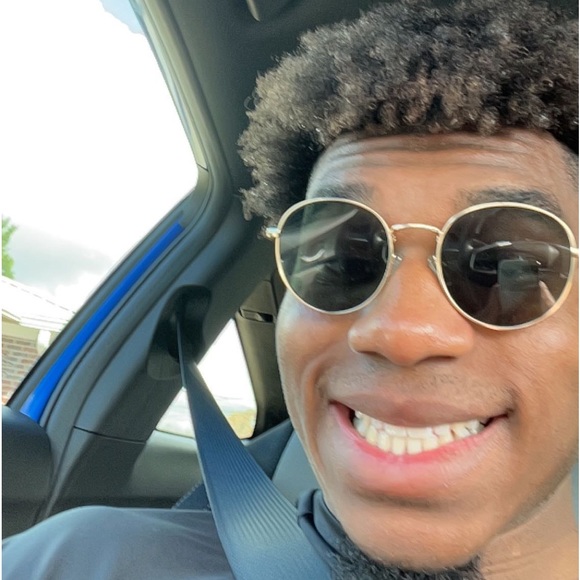 Meet your Posher, Cody - Picture 2 of 2